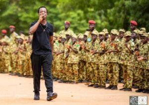 La star Smarty sur scène motive les campeurs