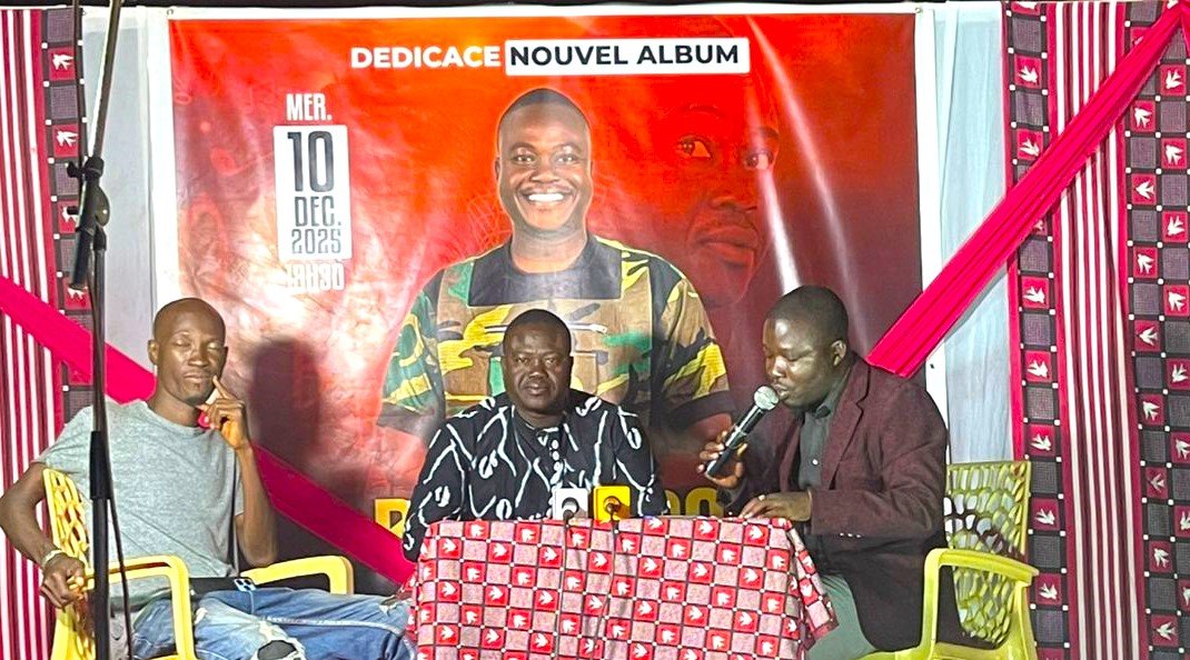 Bangobro a officiellement dévoilé, le mercredi 10 décembre 2025, son tout premier album intitulé « Triomphe ».