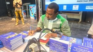 Culture au Burkina Faso : Malick Saga Sawadogo dresse un regard critique sans concession dans son premier ouvrage